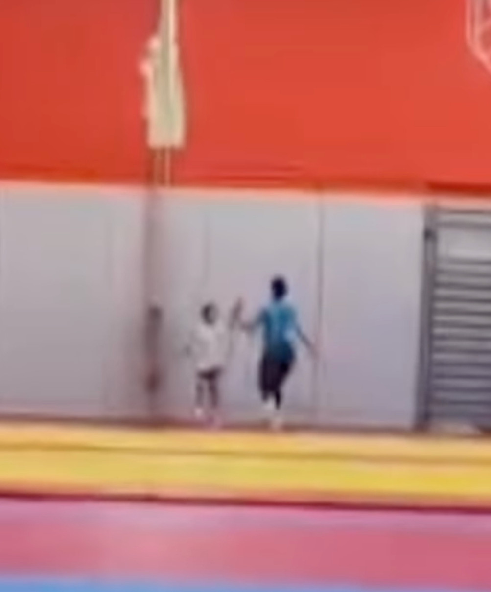 Наречена Роналду влаштувала перегони з дочкою в залі