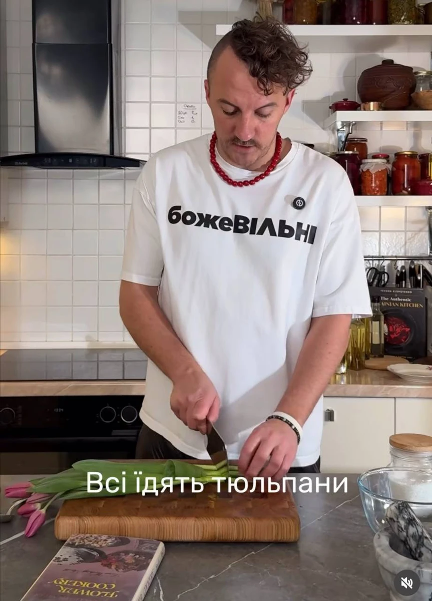 Клопотенко нарізав тюльпани