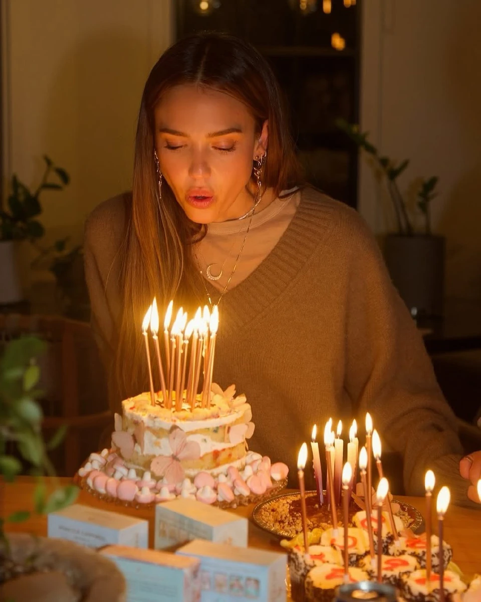 Альба відсвяткувала свій день народження