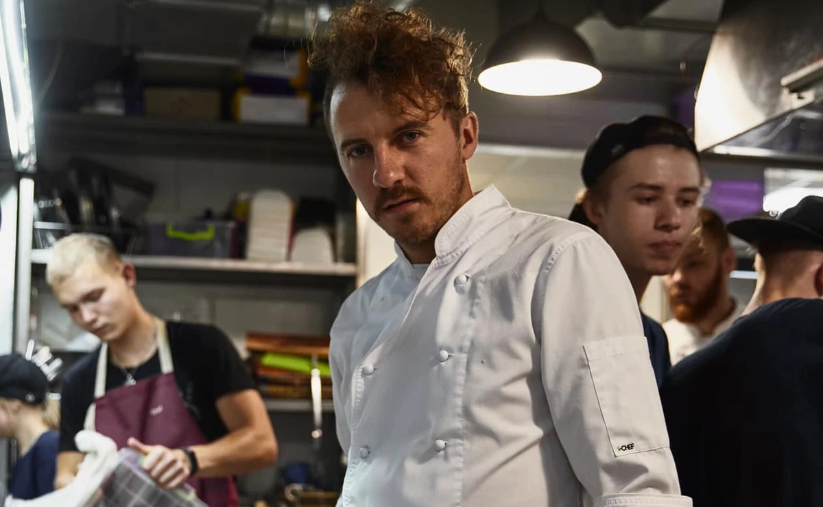 Євген Клопотенко показав, як смажить чай