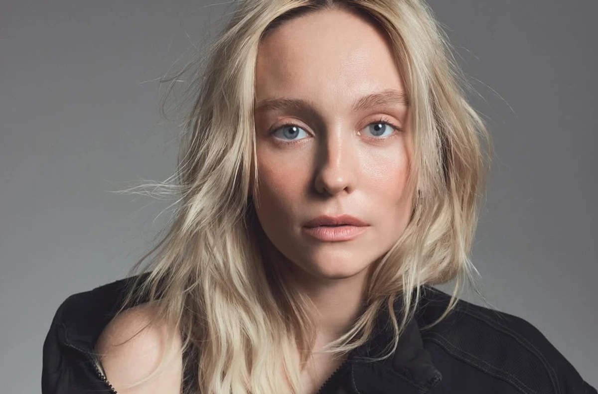 Роксолана позує для фото