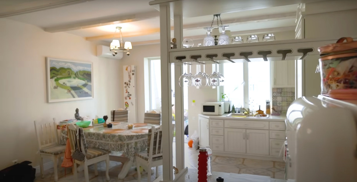 Олена Тополя показала відновлену кухню після обстрілу квартири