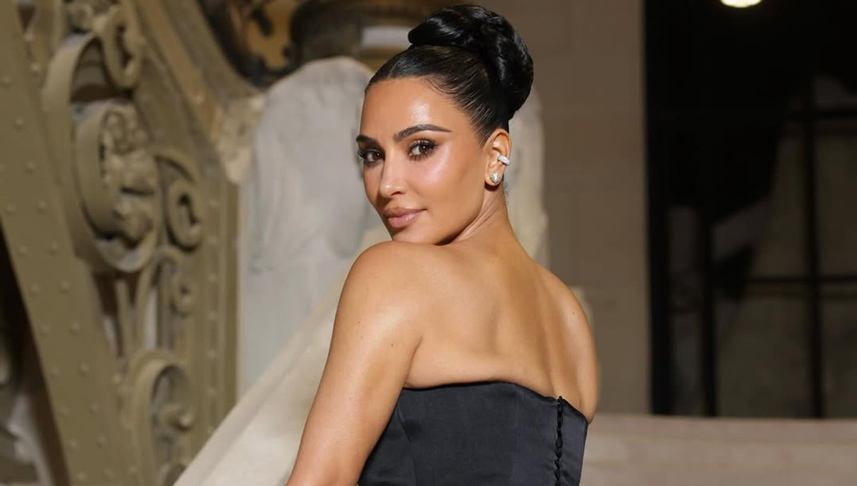 Кім Кардашян випустила трусики з волоссям