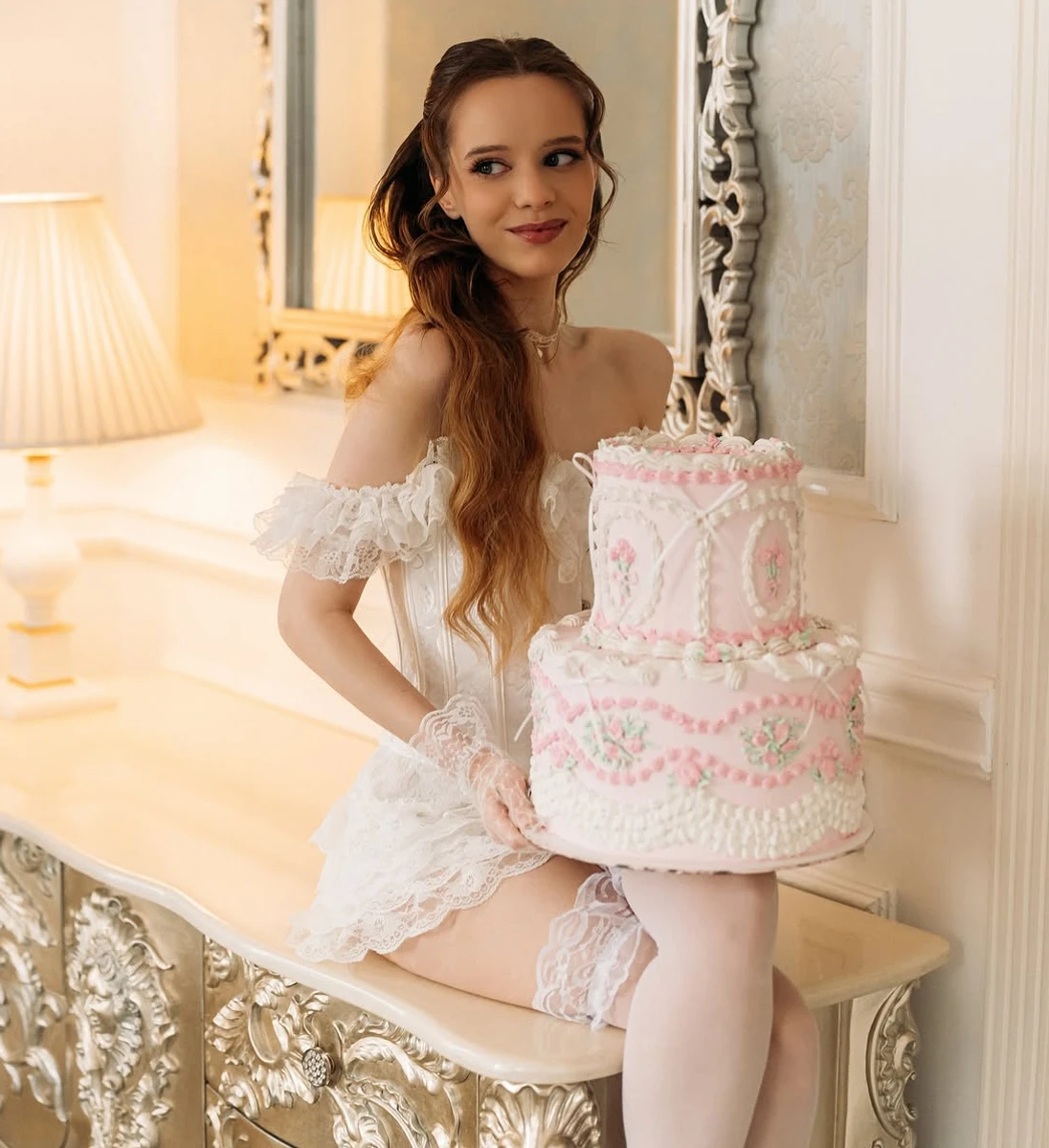 Ірина Кудашова у корсеті та шортах покрасувалася на фото до 27-річчя