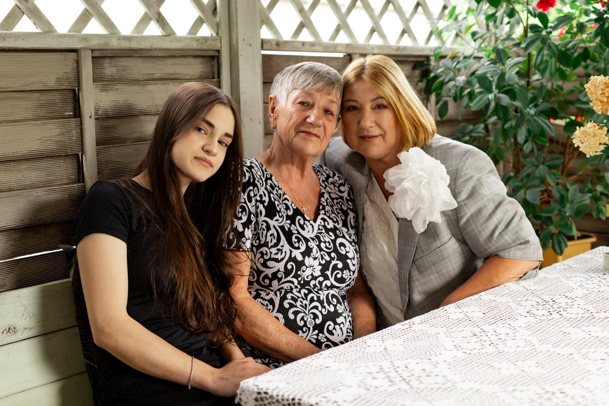 Маргарита Січкар з мамою і дочкою Василисою встигли забігти у підвал до вибуху дрона на подвір'ї