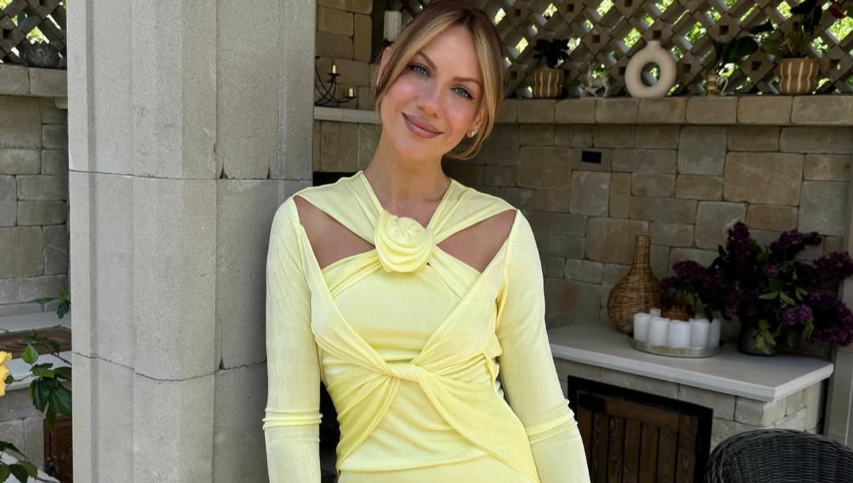 Леся Нікітюк у шортах похвалилася тілом через 2,5 місяці після пологів