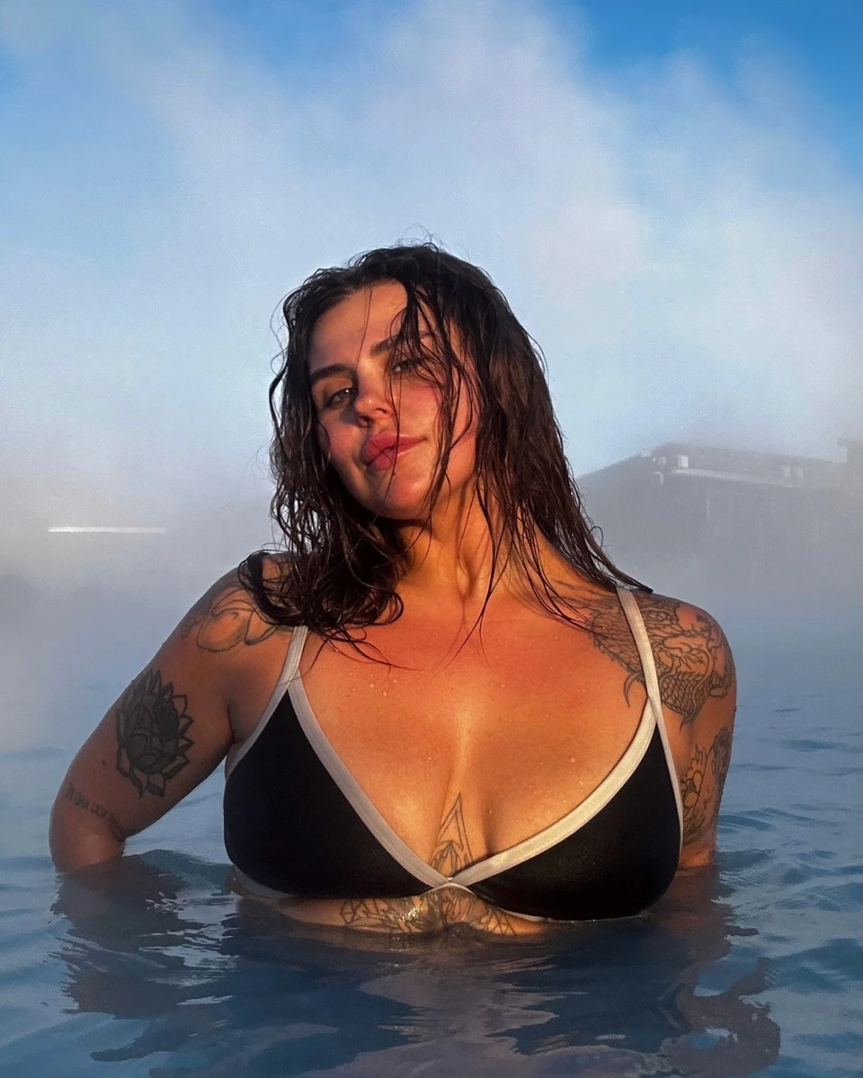 Заріцька у ліфчику