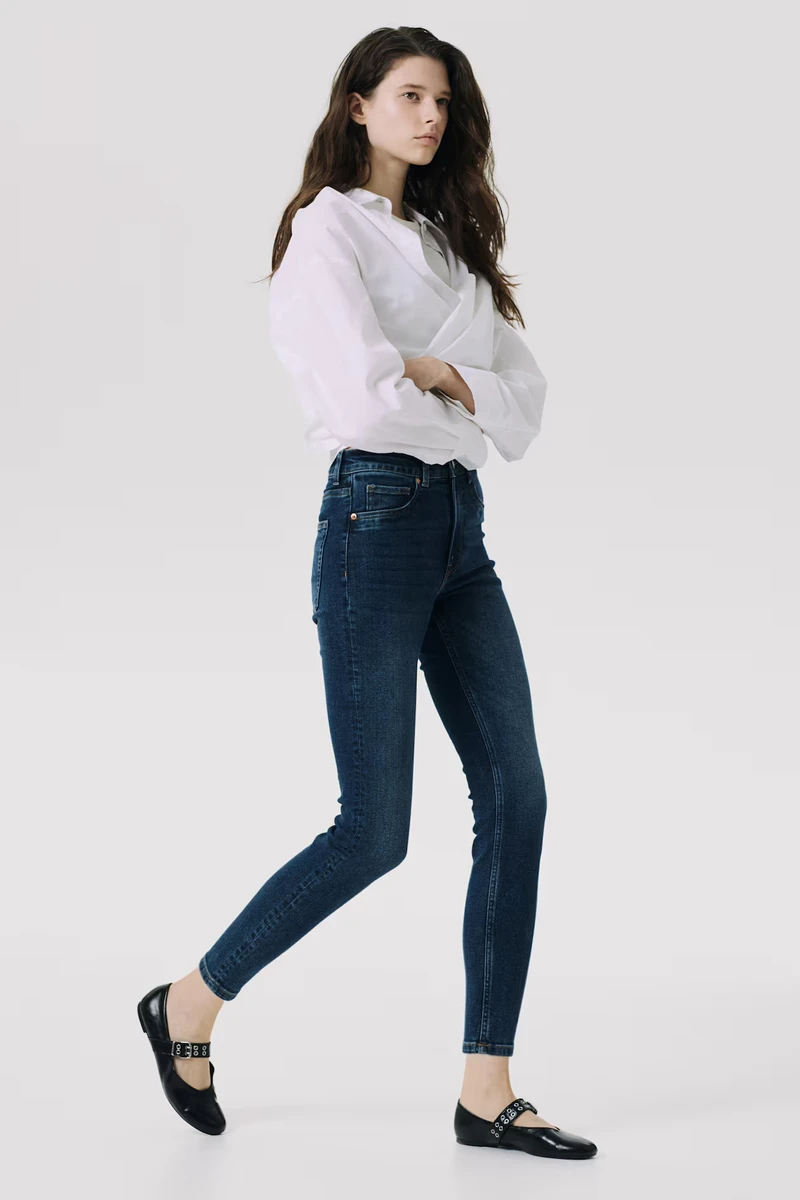 Біла сорочка і скінні