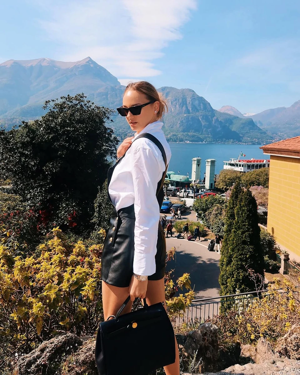 Дар'я Білодід у короткому луці покрутилася перед камерою