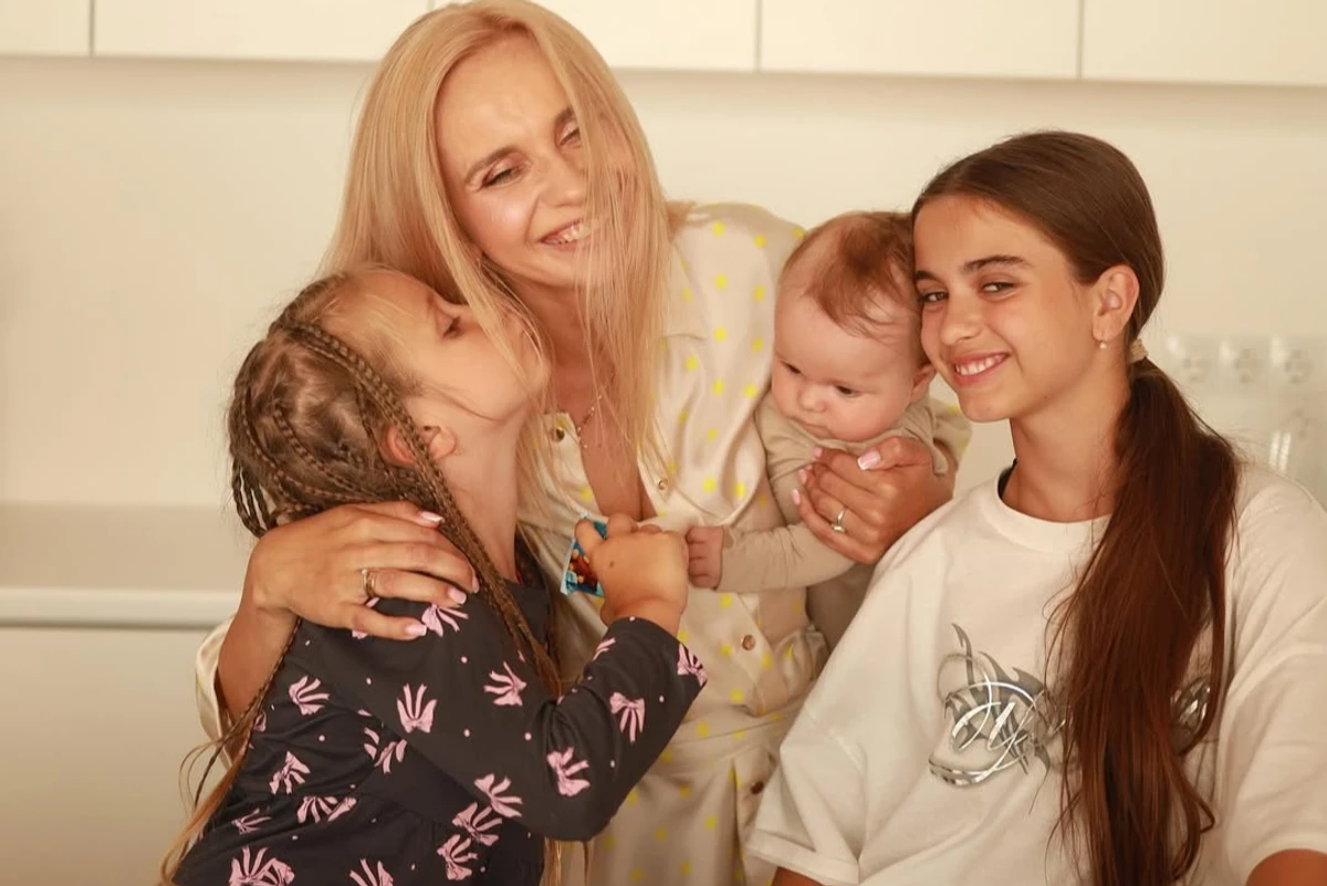 Лілія Ребрик попозувала зі своїми донечками