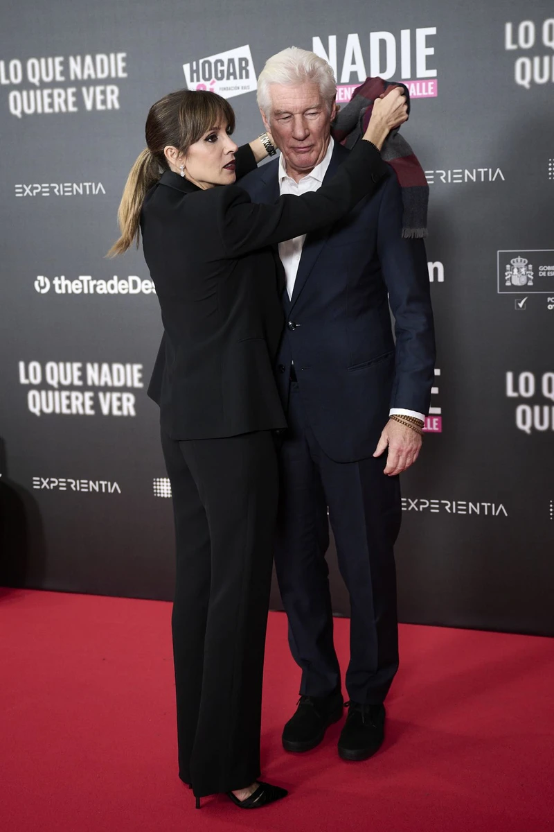 Дружина Річарда Гіра