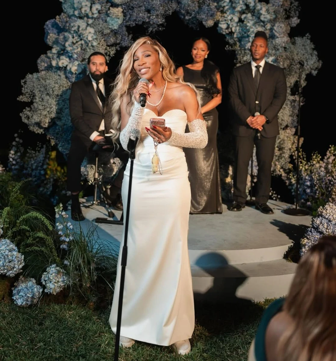 Серена Вільямс покрасувалася на весіллі сестри у білій сукні