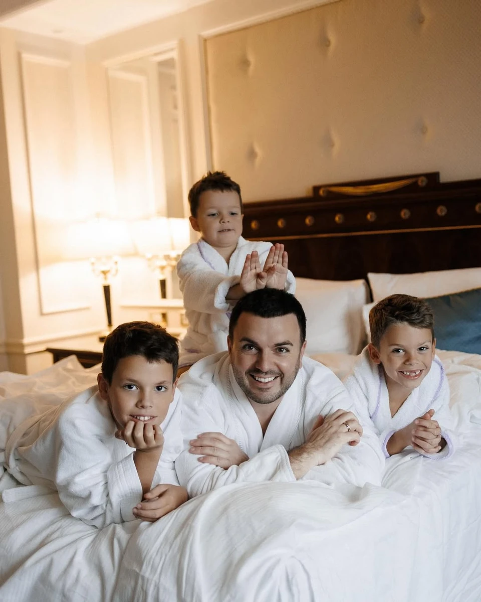 Григорій Решетнік зі своїми дітьми