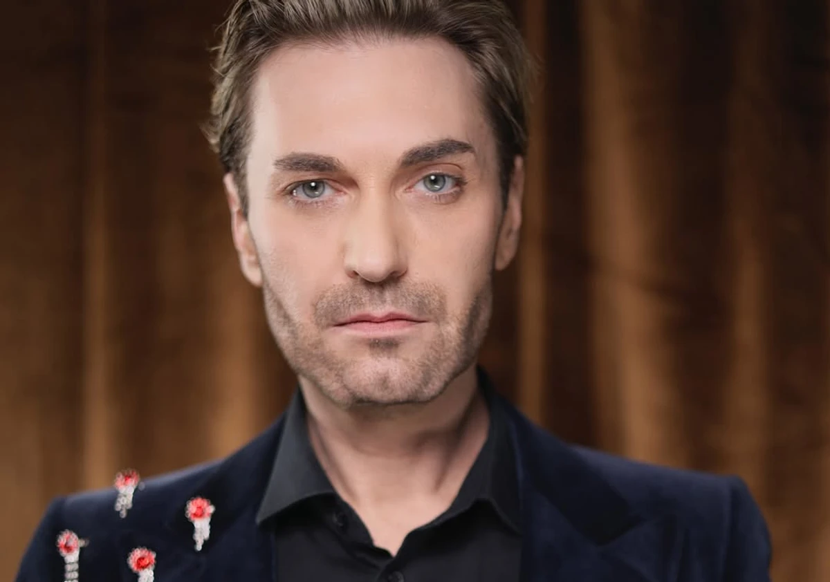 EL Кравчук позує для фото