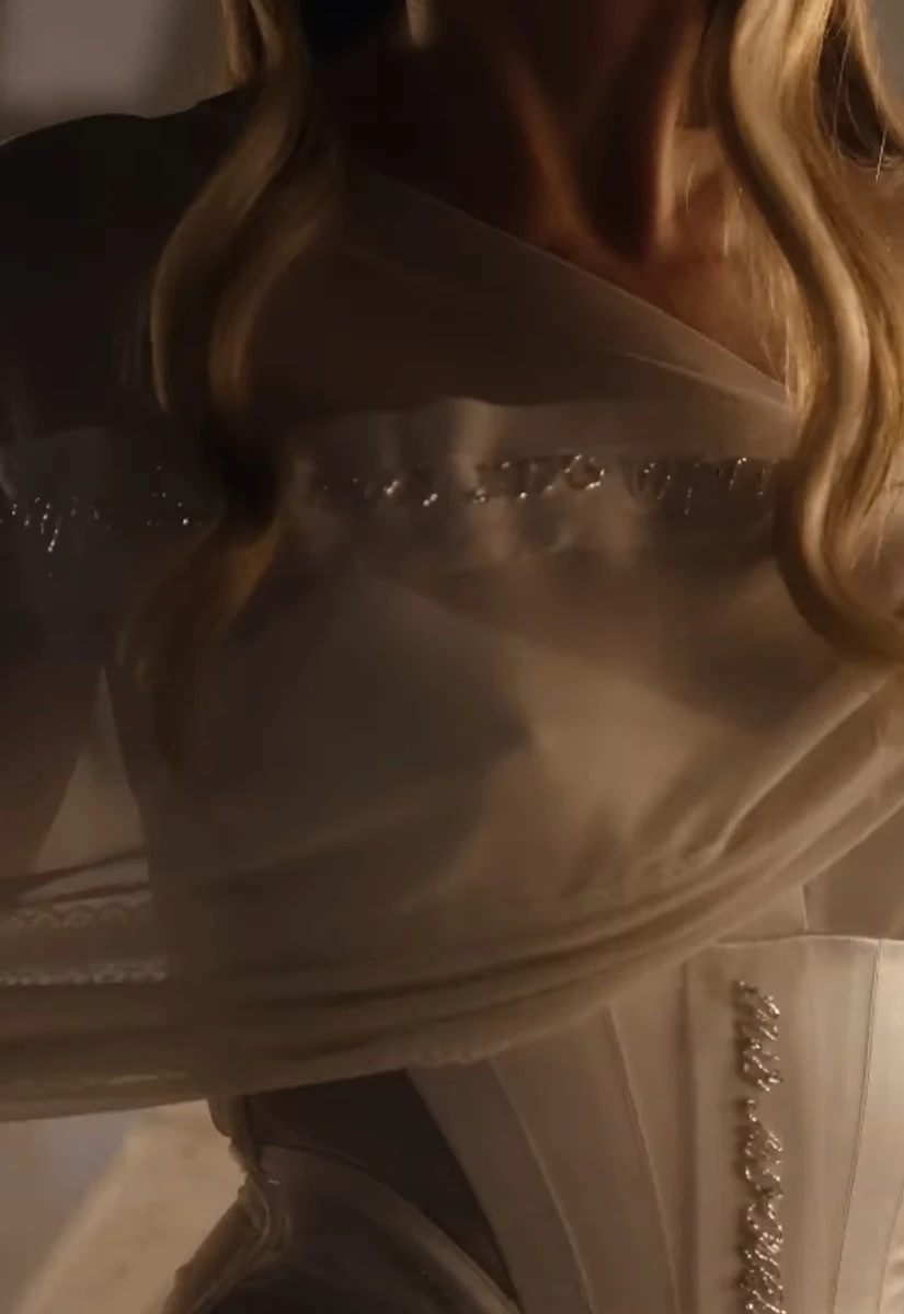 Катя Сільченко похвалилася коротким весільним образом