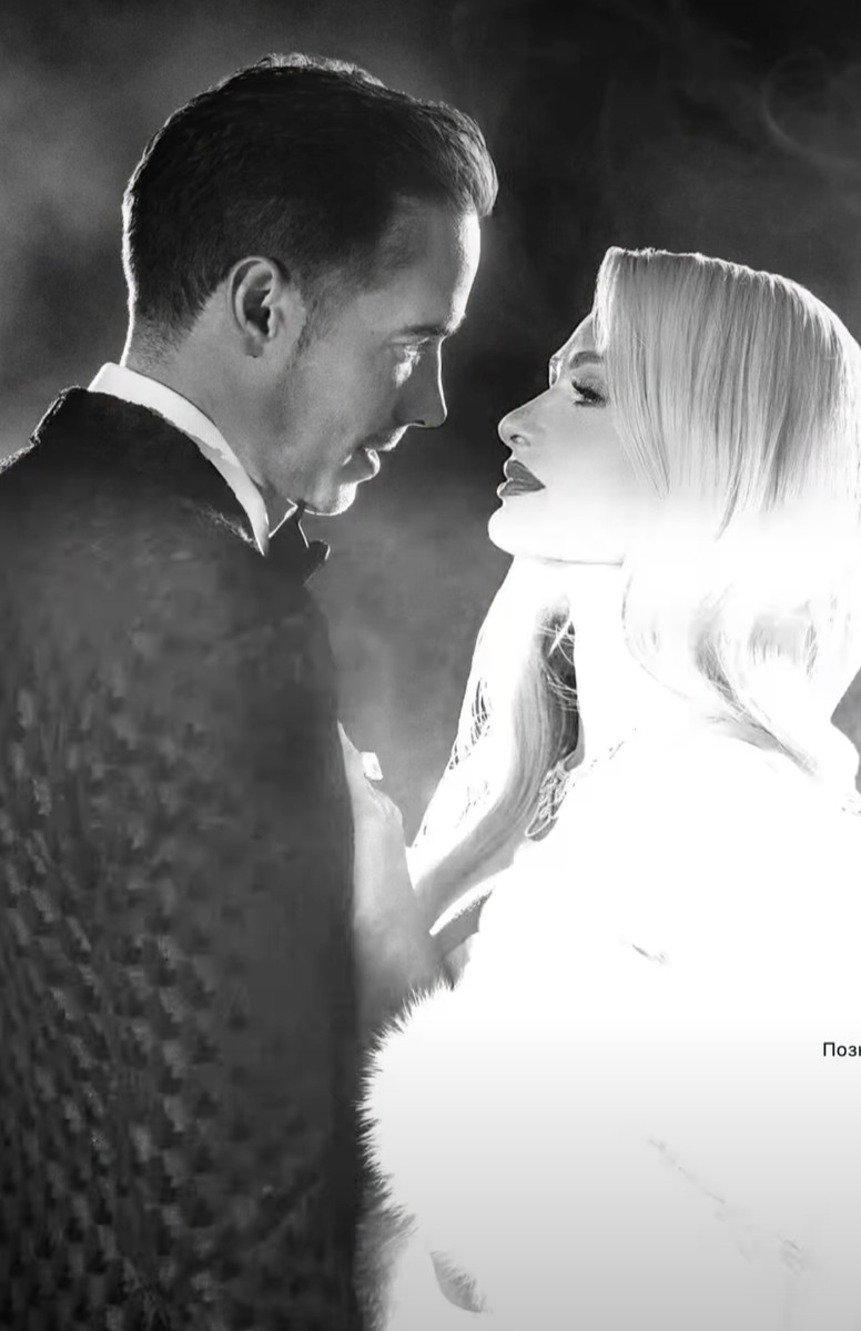 Періс Хілтон показала пристрасну фотосесію з чоловіком на його 45-річчя