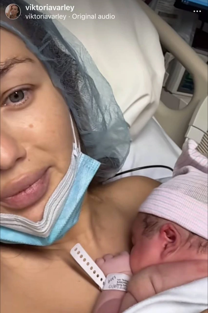 І хоча Вікторія народила майже 2 тижні тому, нещодавно вона натякала, що очікувала саме на доньку