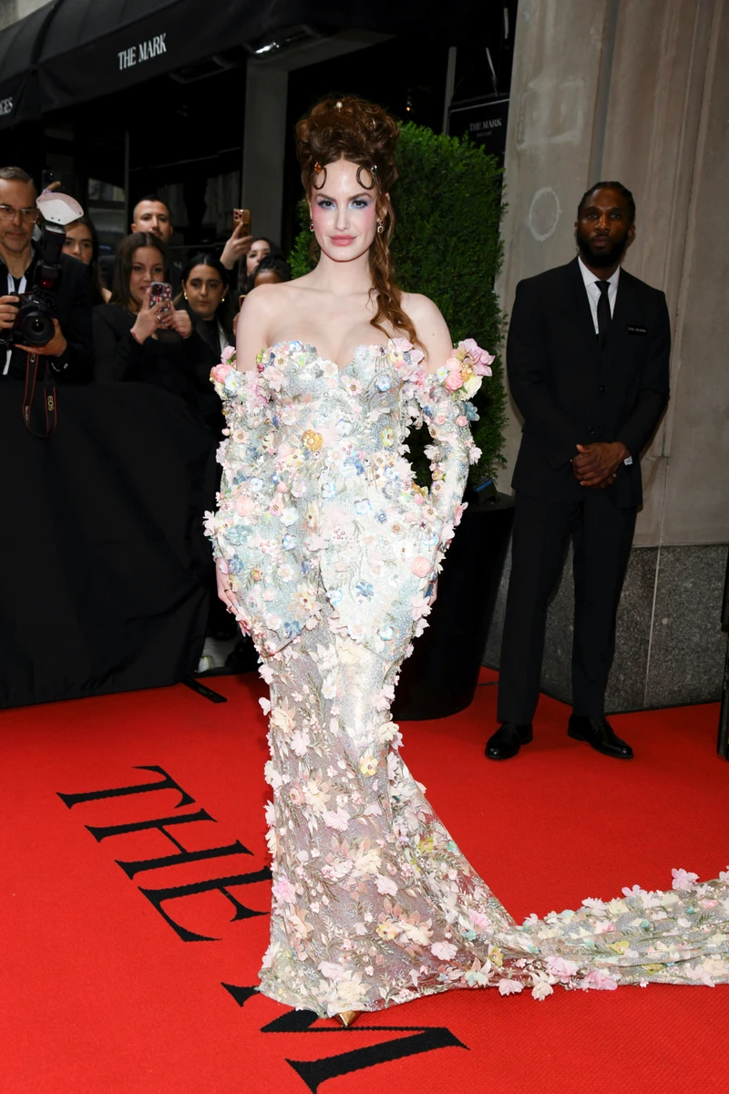 Це – 28-річна інфлюєнсерка Хейлі Каліл, відео з Met Gala якої збурило мережу