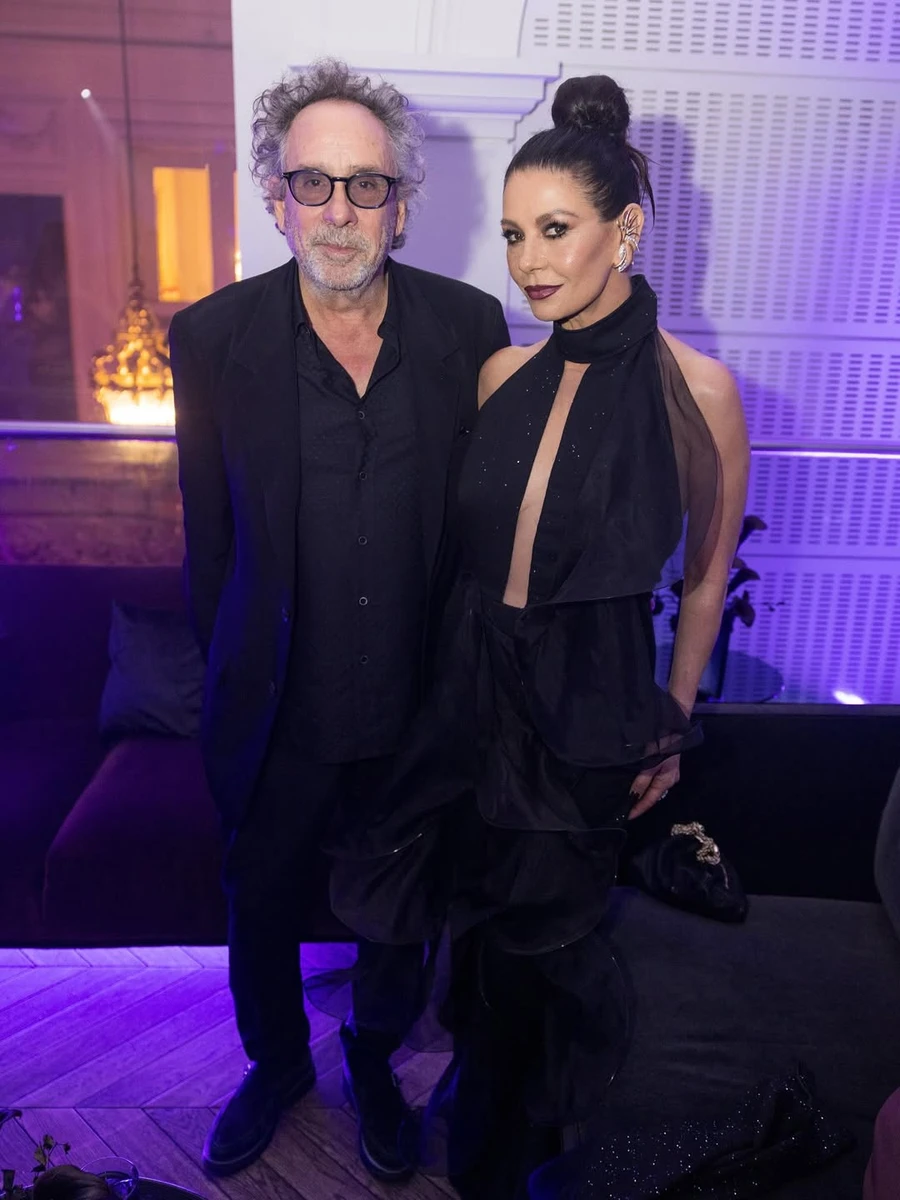 Кетрін Зета-Джонс і Тім Бертон попозували на прем'єрі Венздей