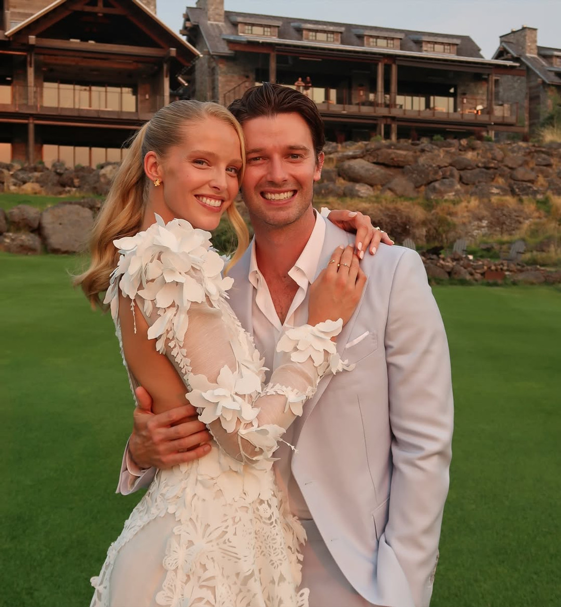 Син Шварценеггера на своє 32-річчя показався в обіймах дружини