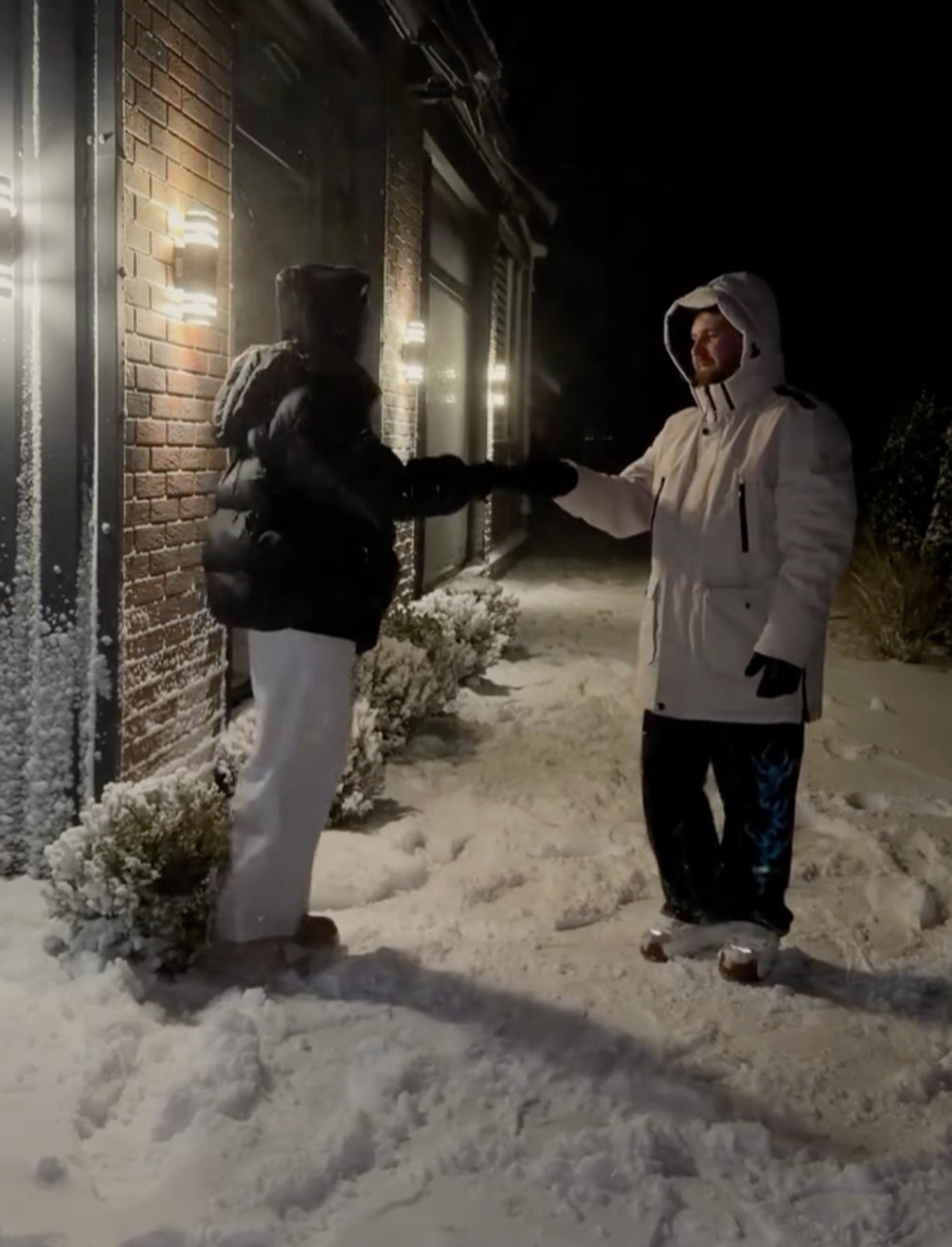 Сергій Танчинець потанцював з коханою під снігом