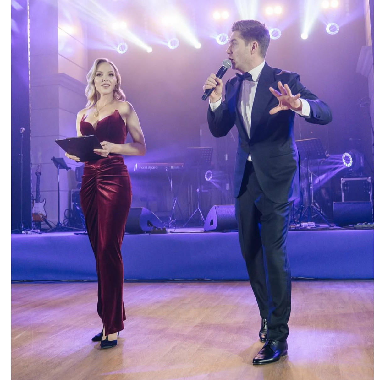 Даша Трегубова в оксамитовому максі похвалилася фігурою