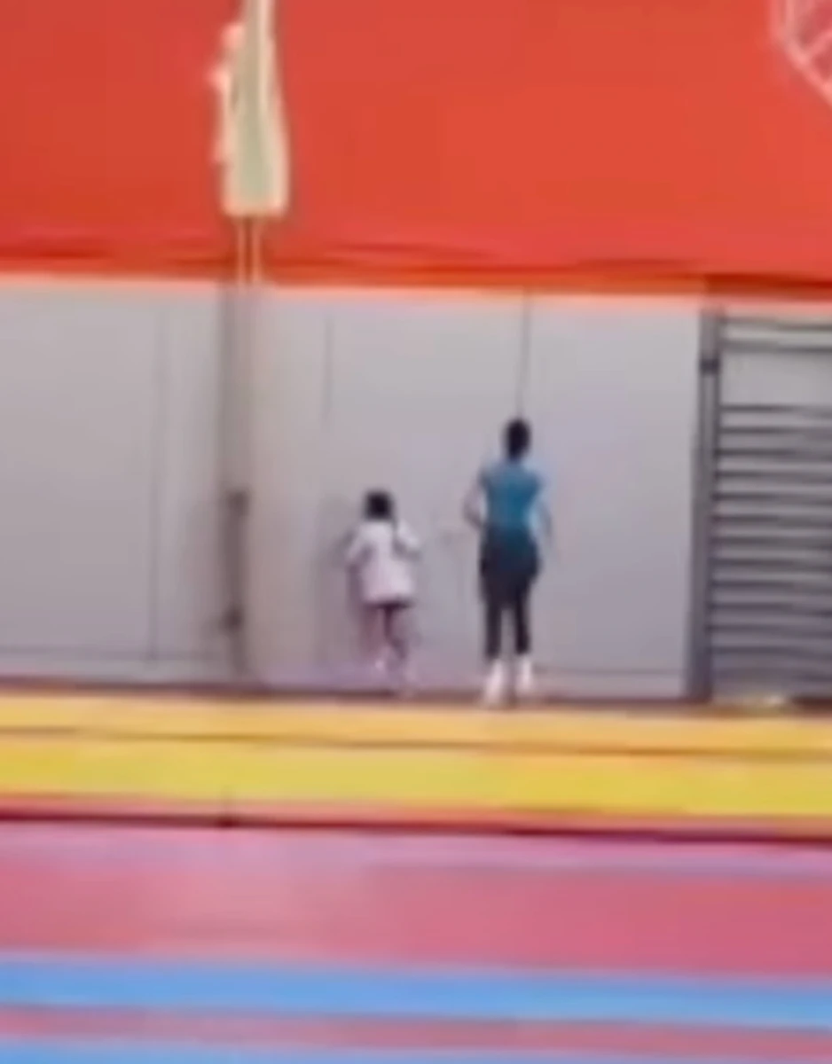 Наречена Роналду в лосинах побігала з дочкою