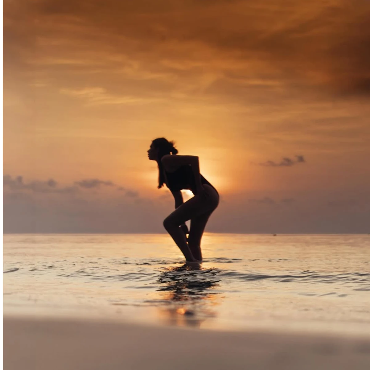 Дружина Усика наробила ефектних фото у морі в Таїланді