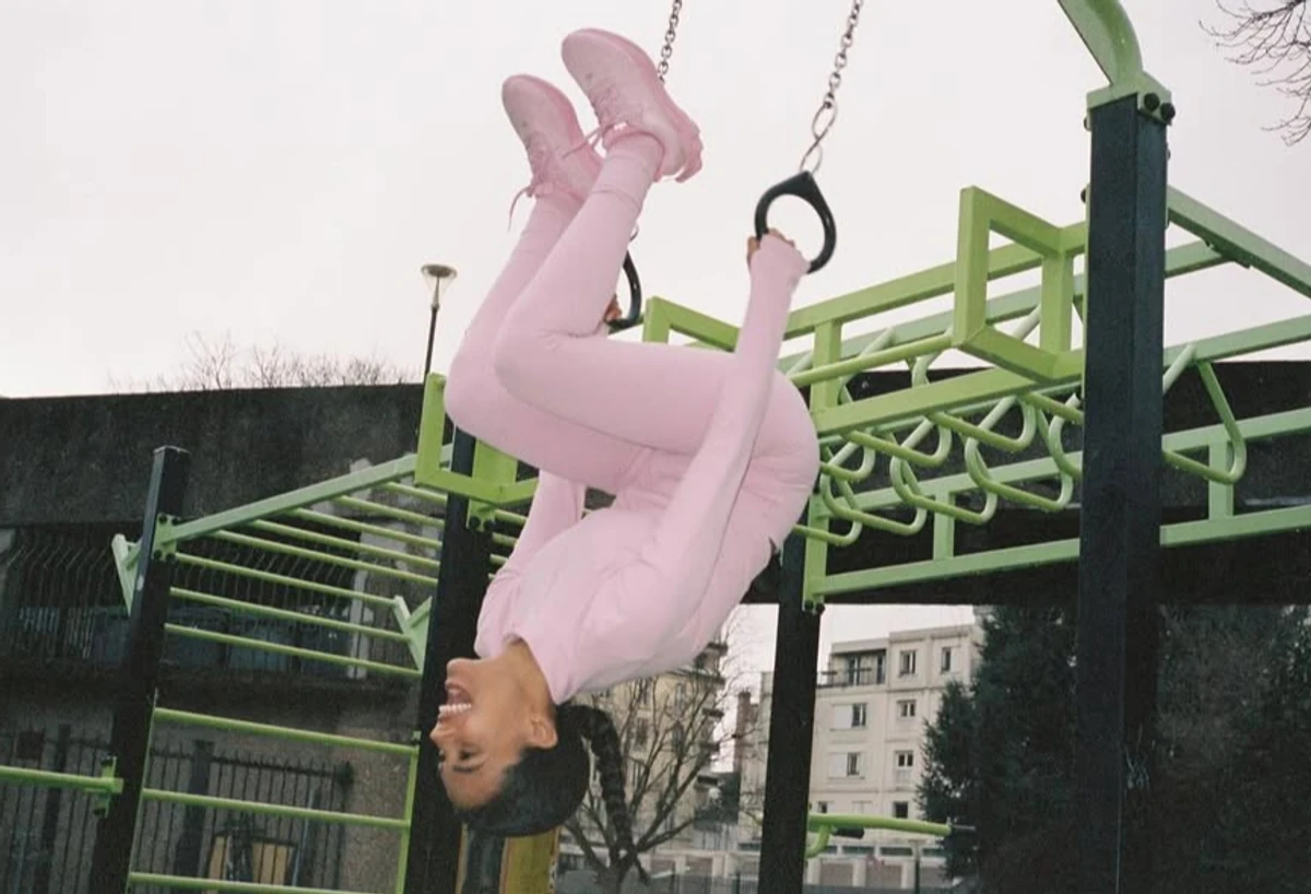 Тіна Кунакі позвисала з турніка в обтислому луці