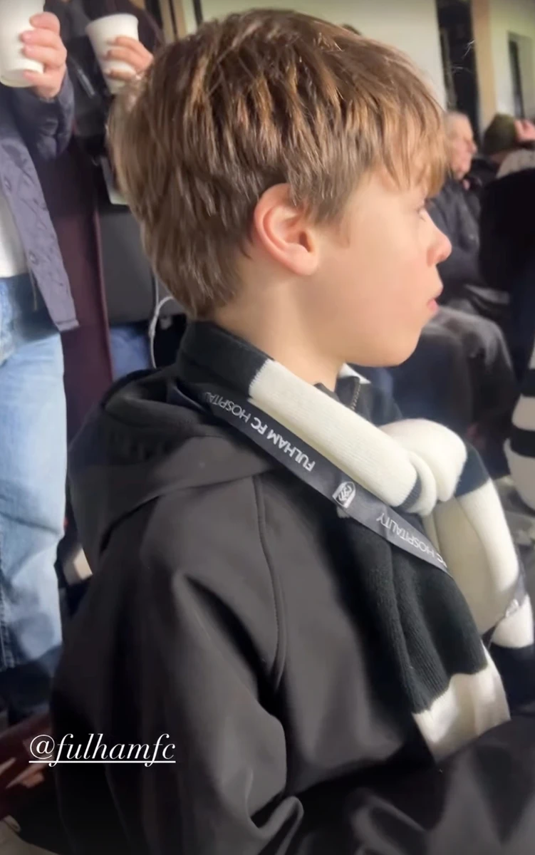 Оля Фреймут показалася з сином на футболі в Лондоні