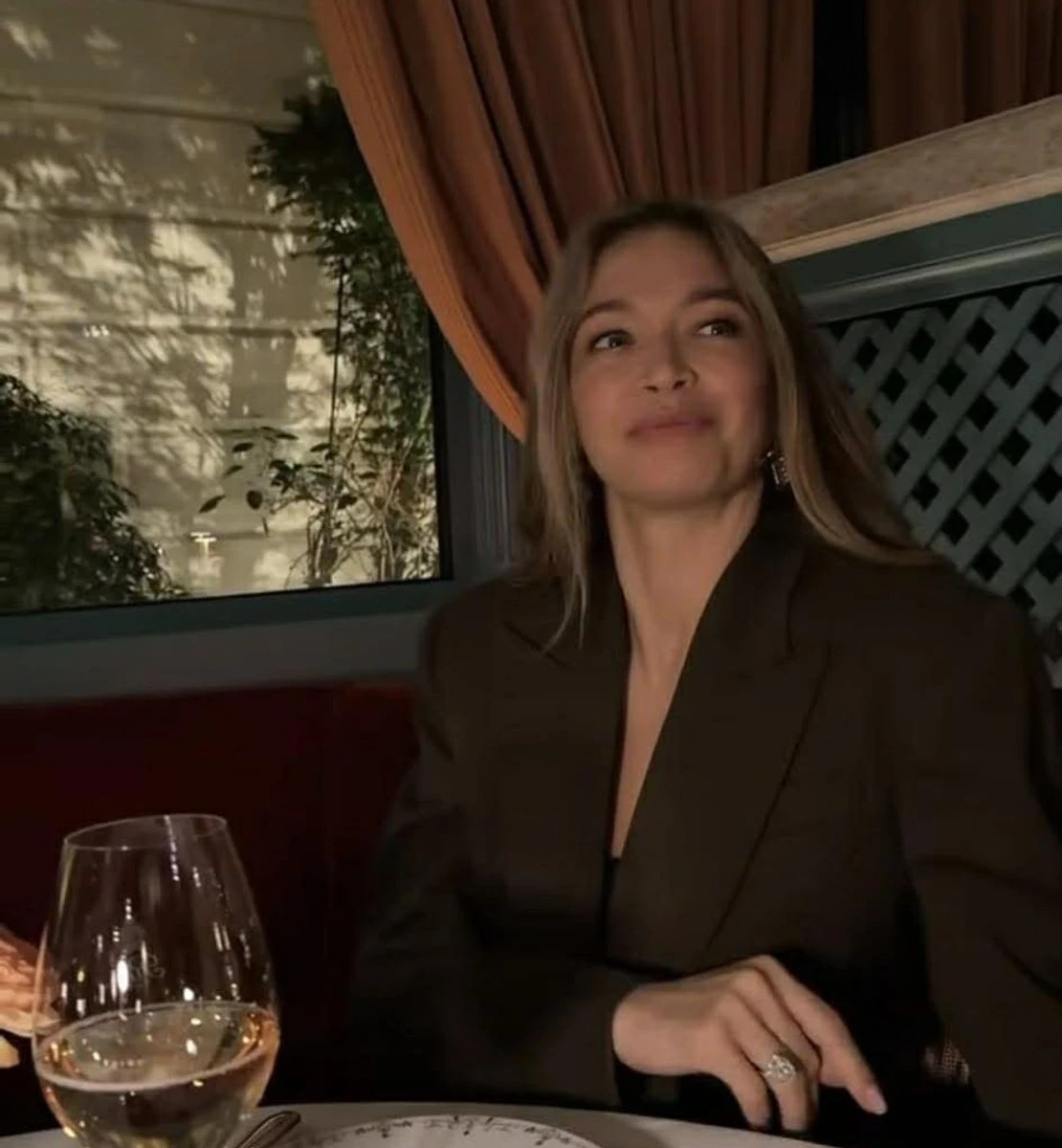 Брежнєва останнім часом виглядає дуже щасливою. Можливо, причина саме в коханні? 