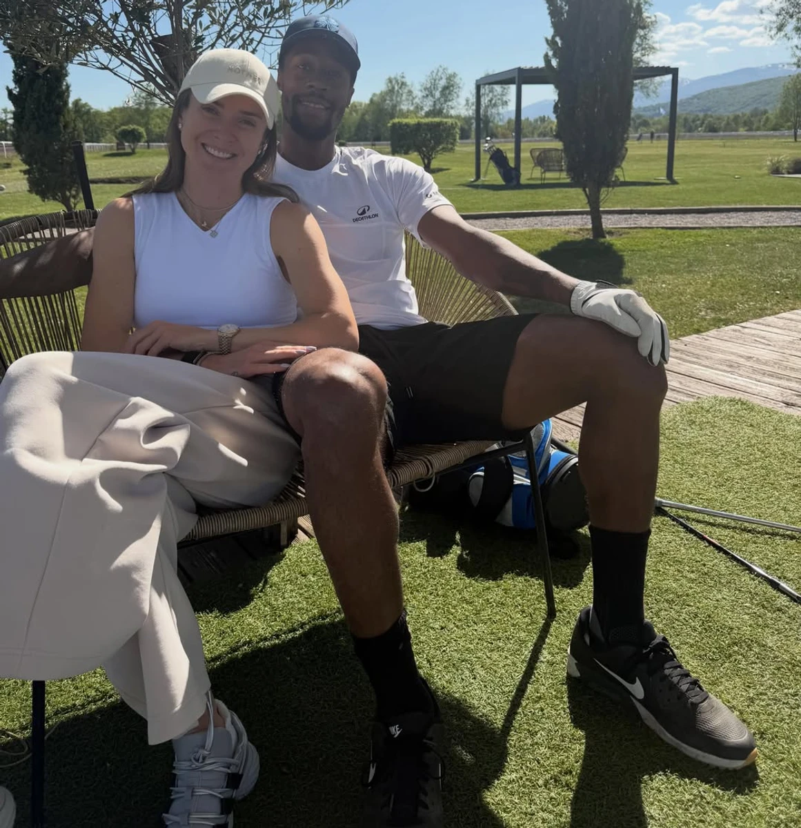 Елін Світоліна попозувала з чоловіком на відпочинку з дочкою