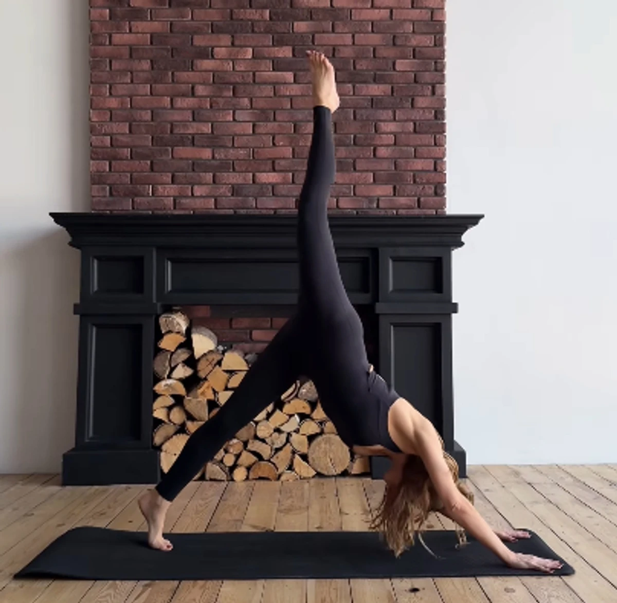 Тіна Кароль показує свої досягнення в йозі