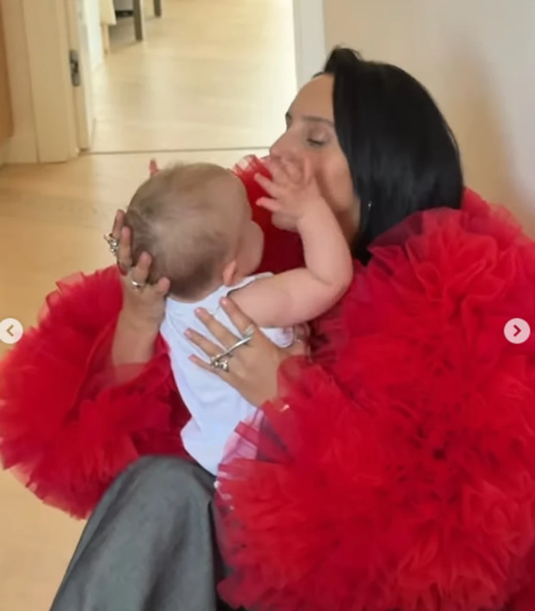 Джамала зі своїм маленьким сином