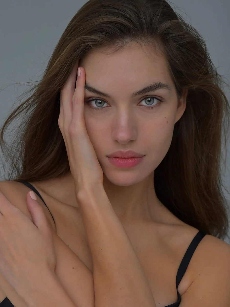 Олександра Кучеренко показала фото без мейку