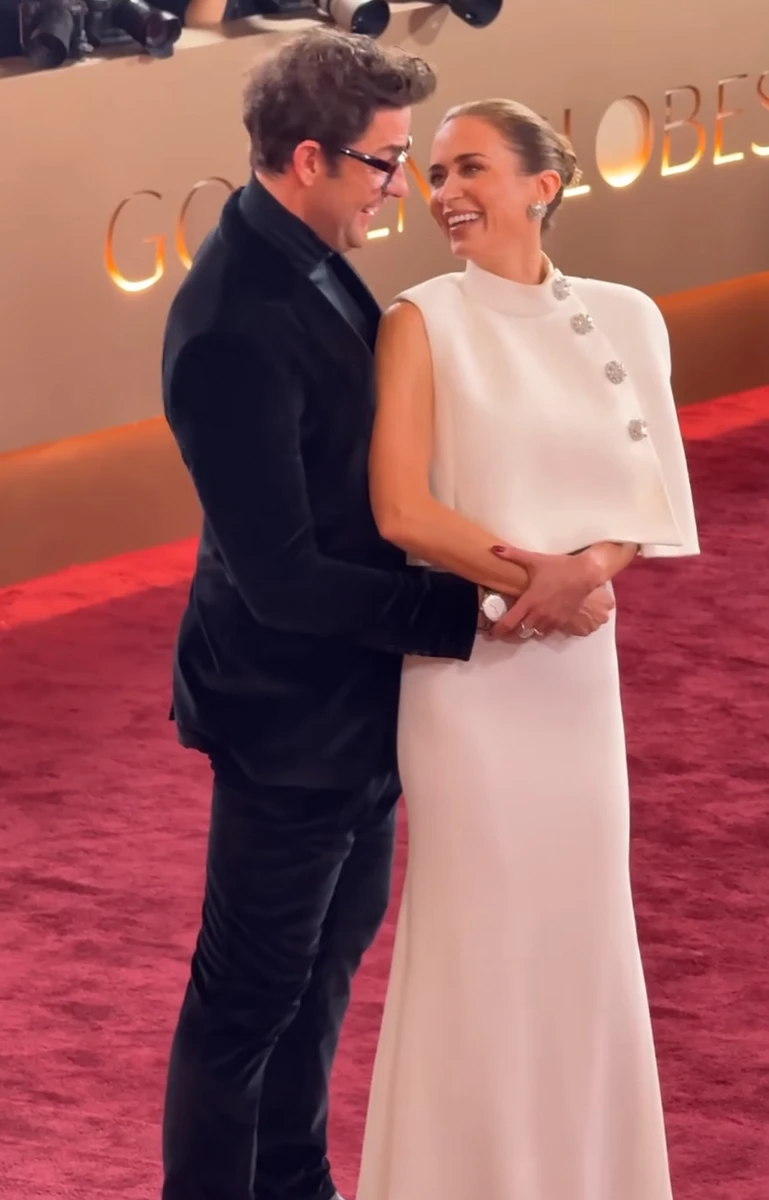 Емілі Блант і Джон Красінські обійнялися на Золотому глобусі 2026