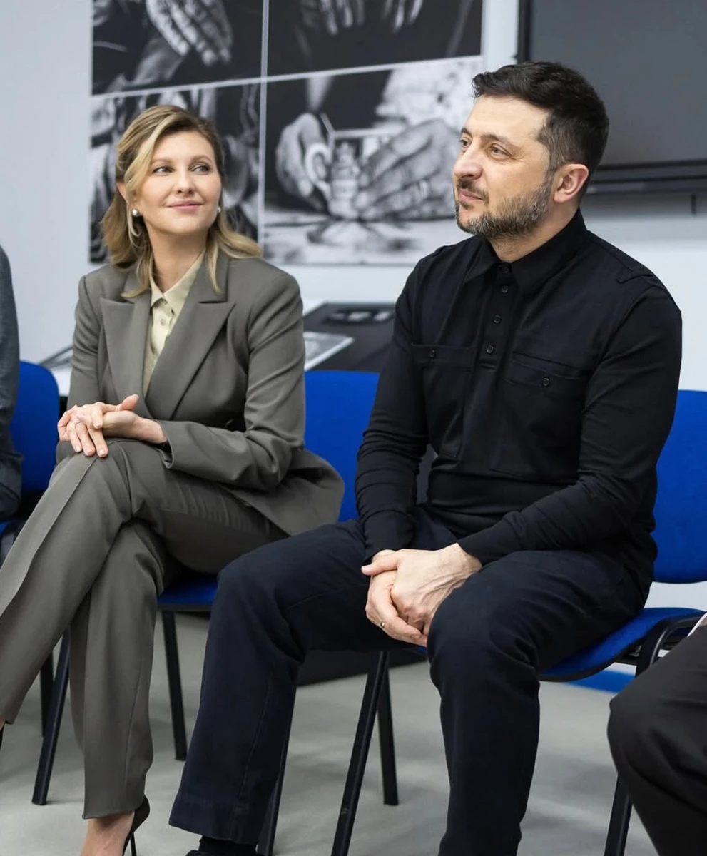 Олена Зеленська з чоловіком на фото