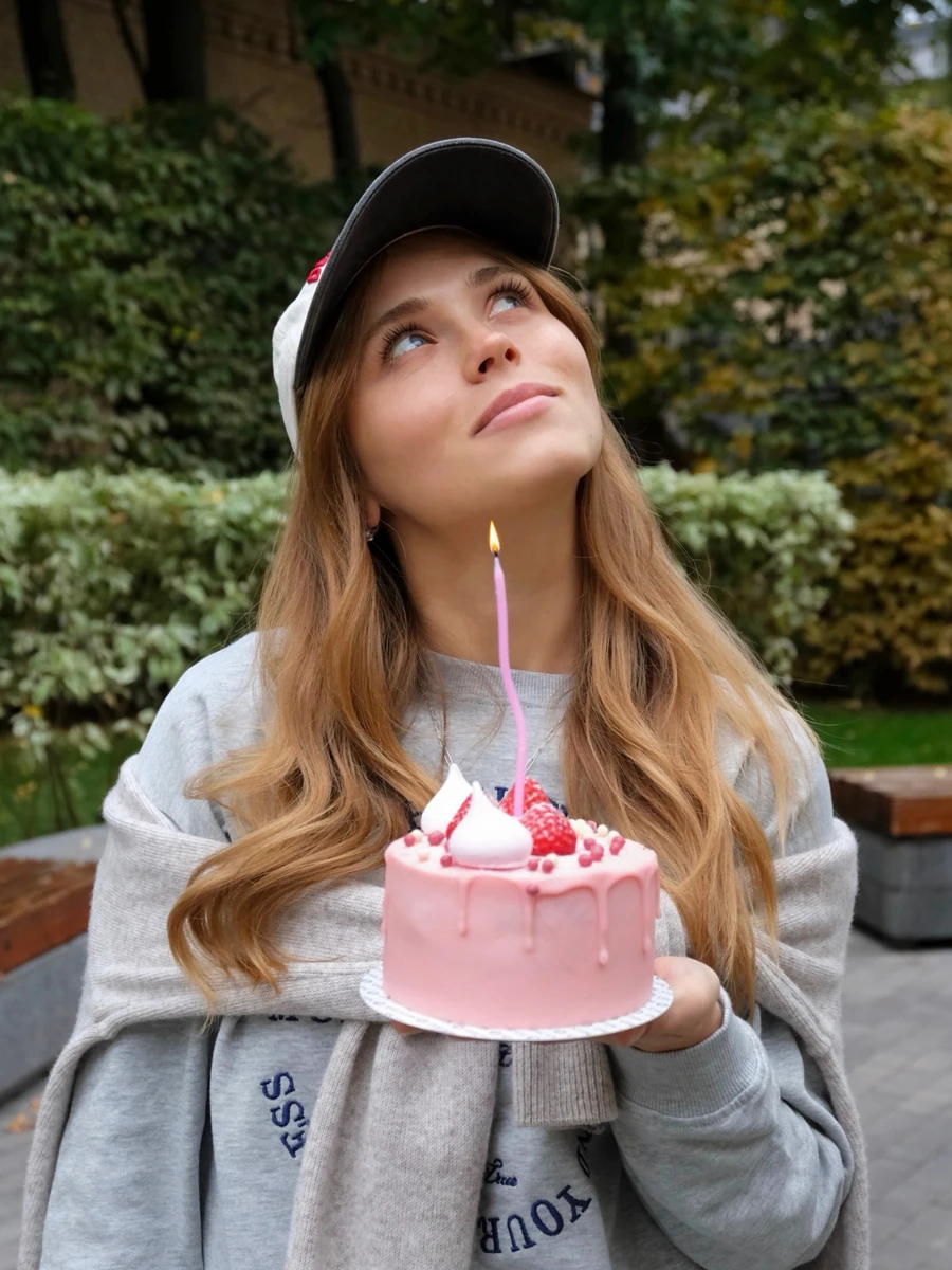 Анна Кошмал святкує 32 роки