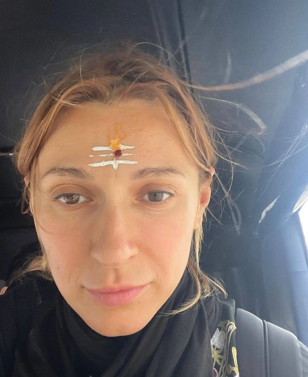 Вочевидь, співачка поважає традиції чужої країни, тож вирішила теж приміряти бінді