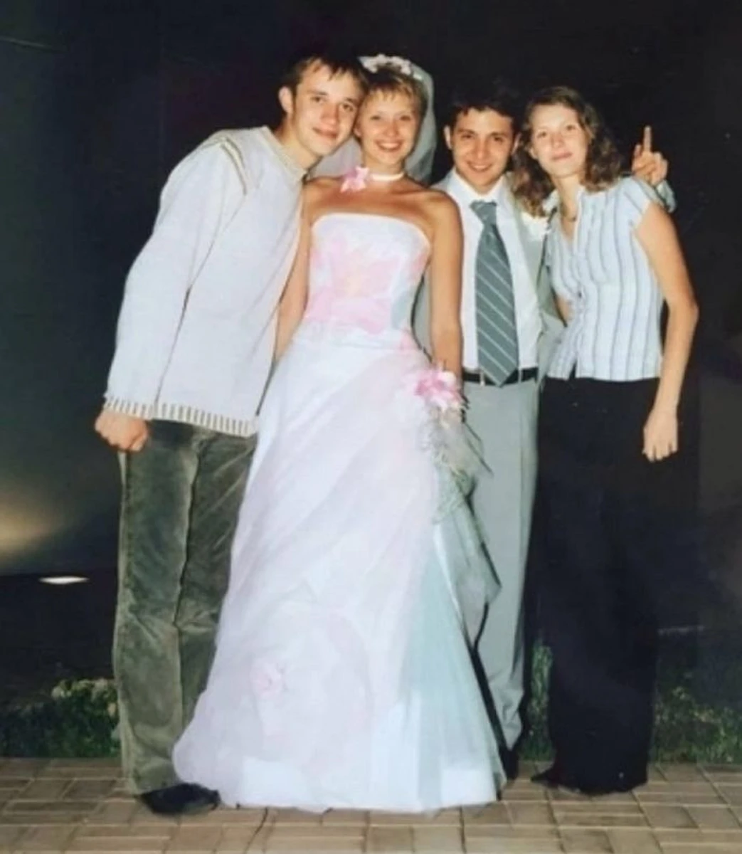 Друг подружжя свого часу показав архівне фото з весілля