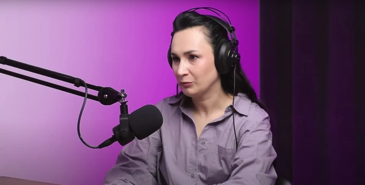 Саша Кольцова на інтерв'ю