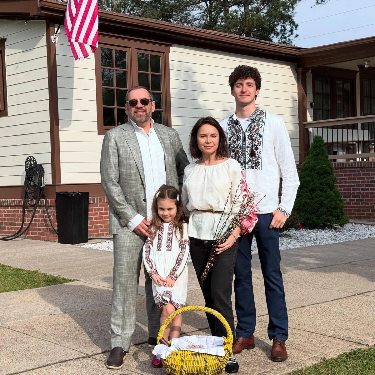 Лілія Подкопаєва з родиною на Великдень