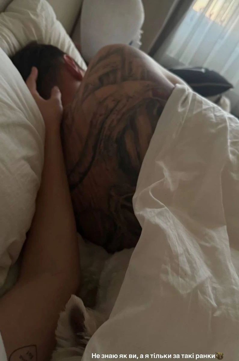 Нікітюк показала спину коханого чоловіка