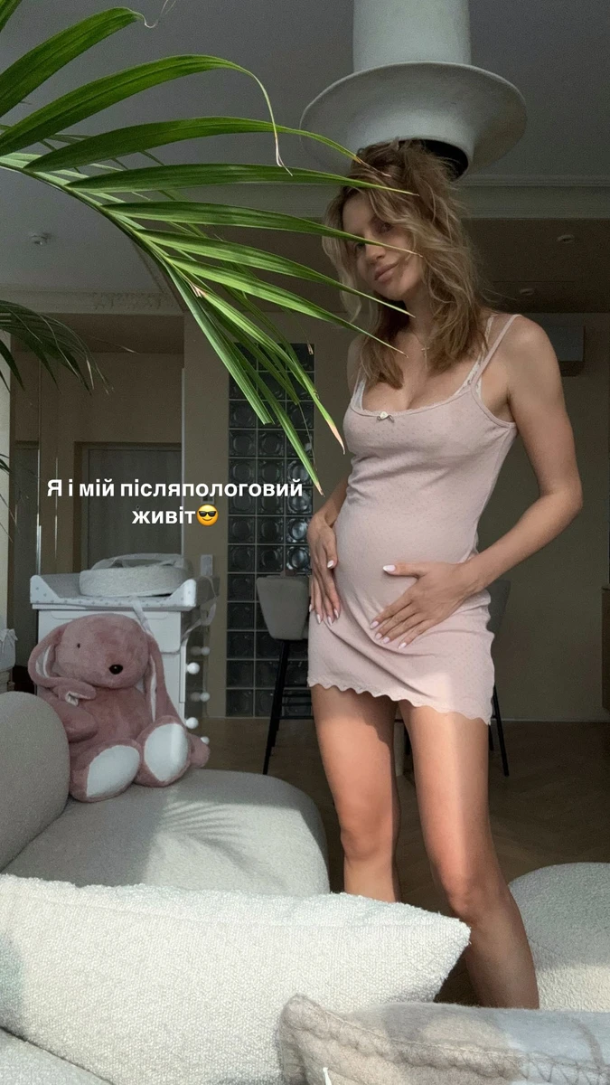 Леся Нікітюк показала плаский живіт після пологів