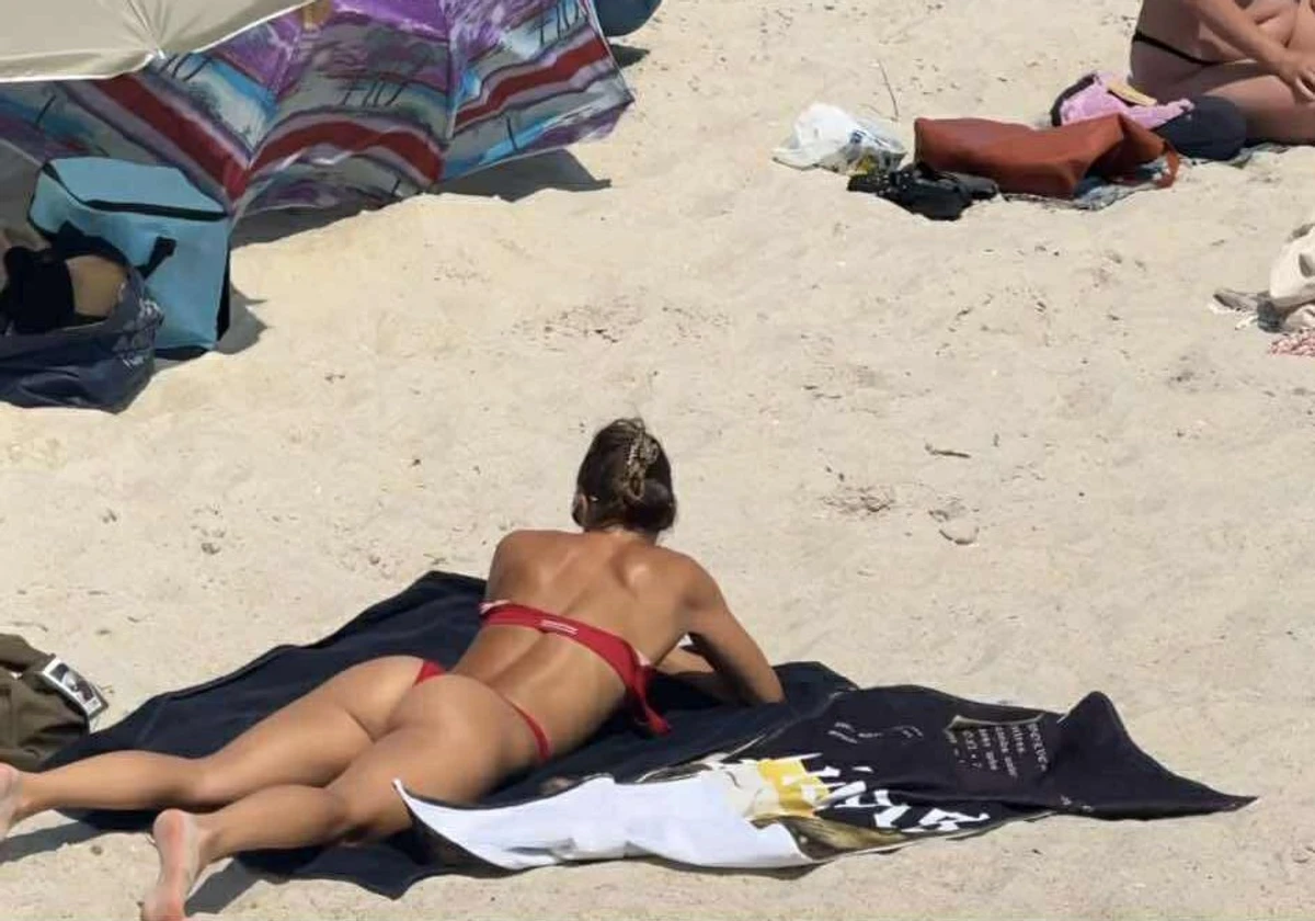 Єва Бушміна в купальнику