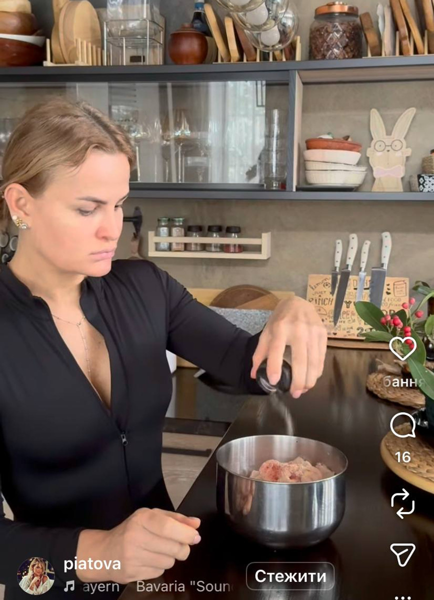 Як приготувати корисні ковбаски з курки - рецепт від Пятової