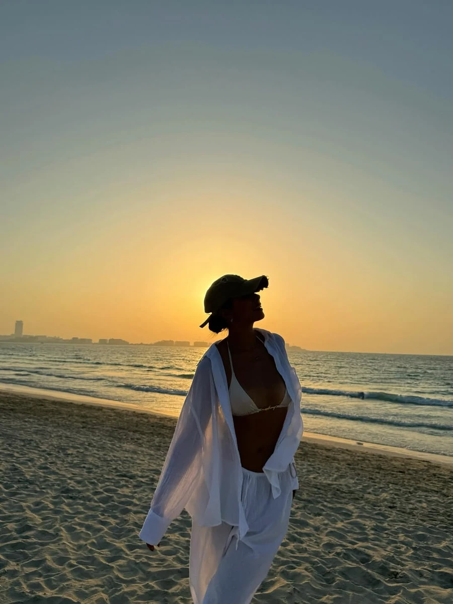 До речі, міс любить не лише пляжний релакс, а і дуже активне дозвілля, як-от, наприклад, підкорення Кіліманджаро