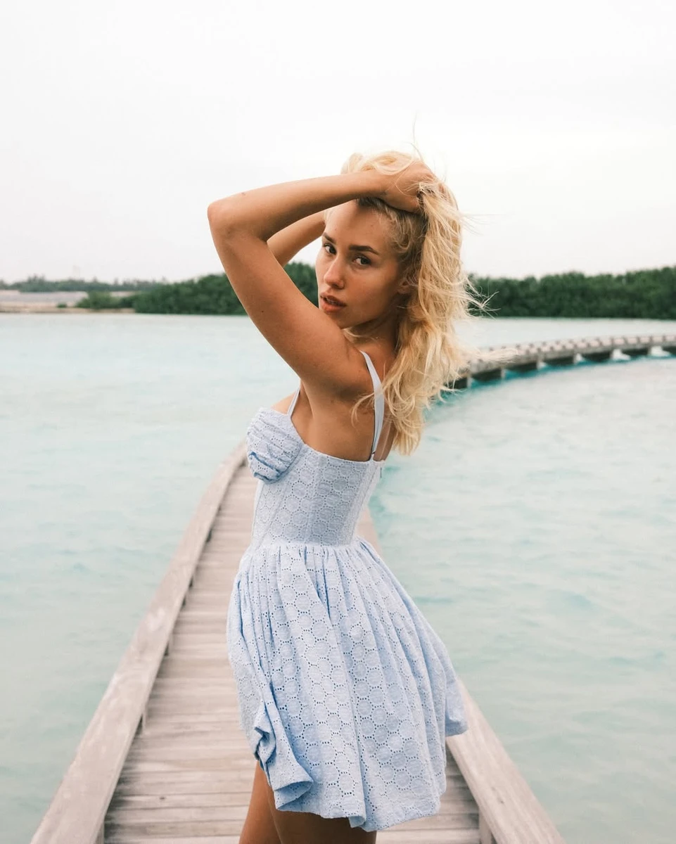 Даша Квіткова попозувала для фото