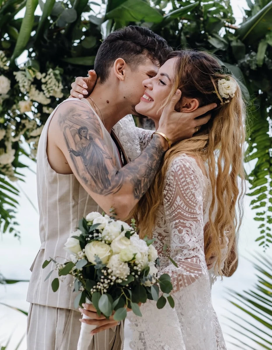 MamaRika та її чоловік показали весільні фото на 6-ту річницю