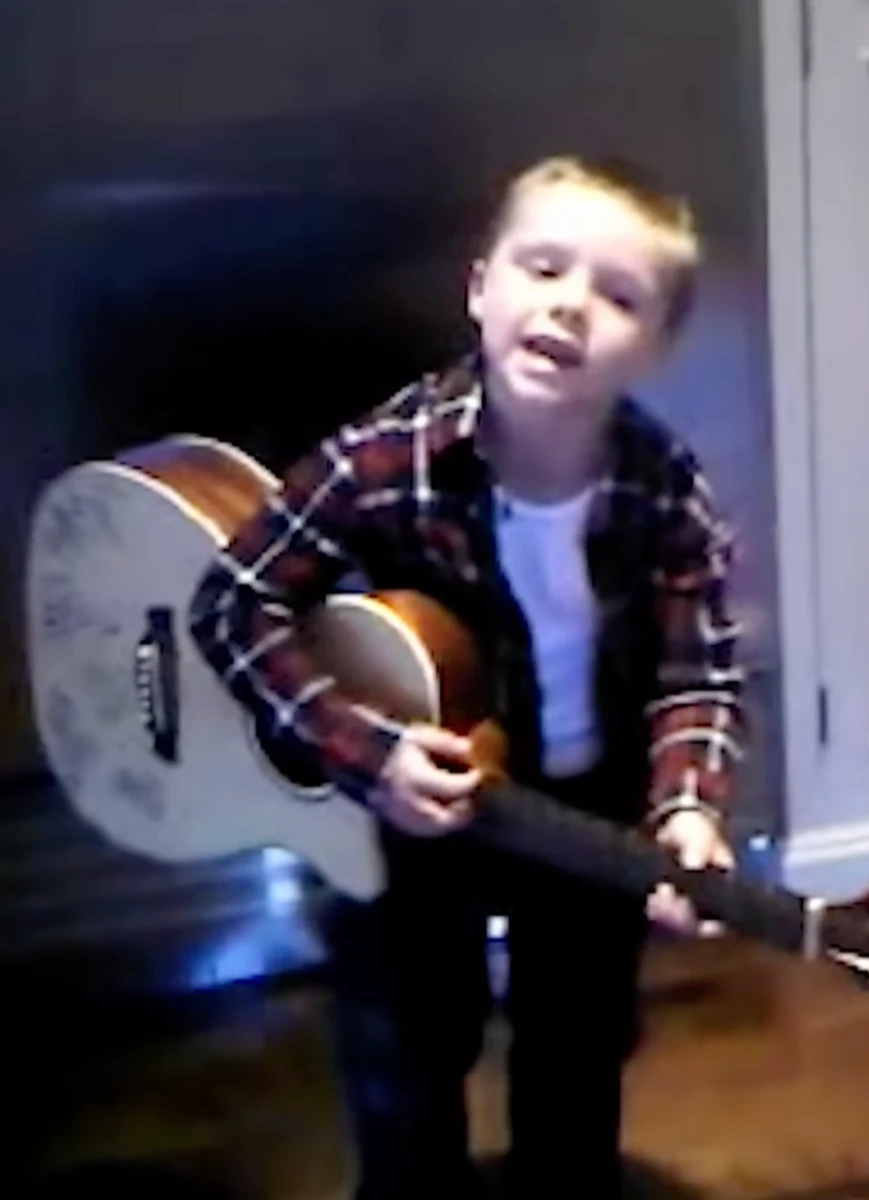 Девід і Вікторія Бекхеми показали сина з гітарою на його 21-річчя